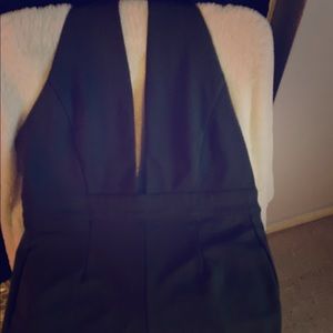 Usado en buen estado es escotado en ambos lados